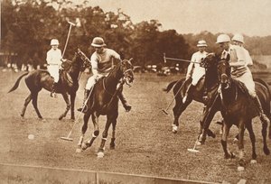 El Rey Eduardo jugando polo en Long Island, Nueva York, años 1930 de English Photographer